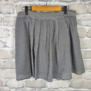 2/$25 Old Navy Mini Skirt  Pleated Small Blk White Check